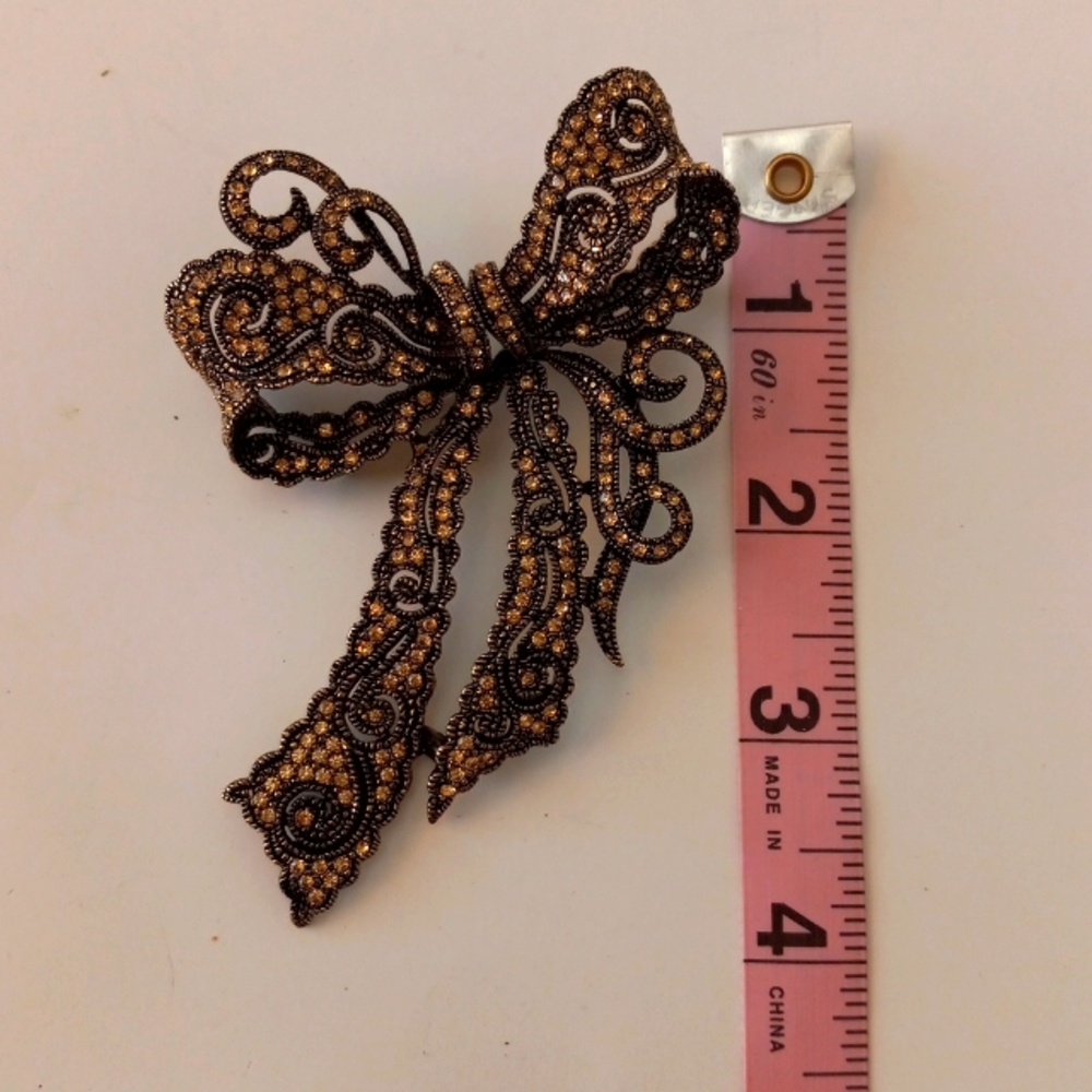 Off Park Collection Crystal Bow Brooch. - Picture 6 of 6